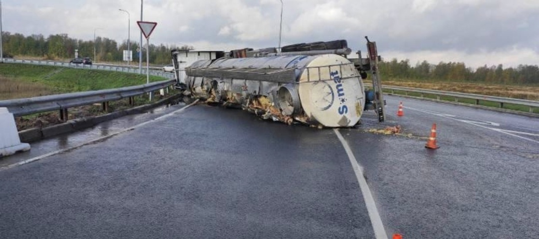 Обнародованы подробности о ДТП с перевернутой фурой