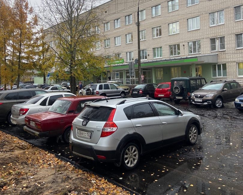 У борской поликлиники новая парковка