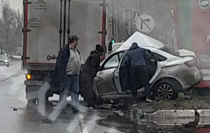 Серьёзная авария у заправки около Красногорки