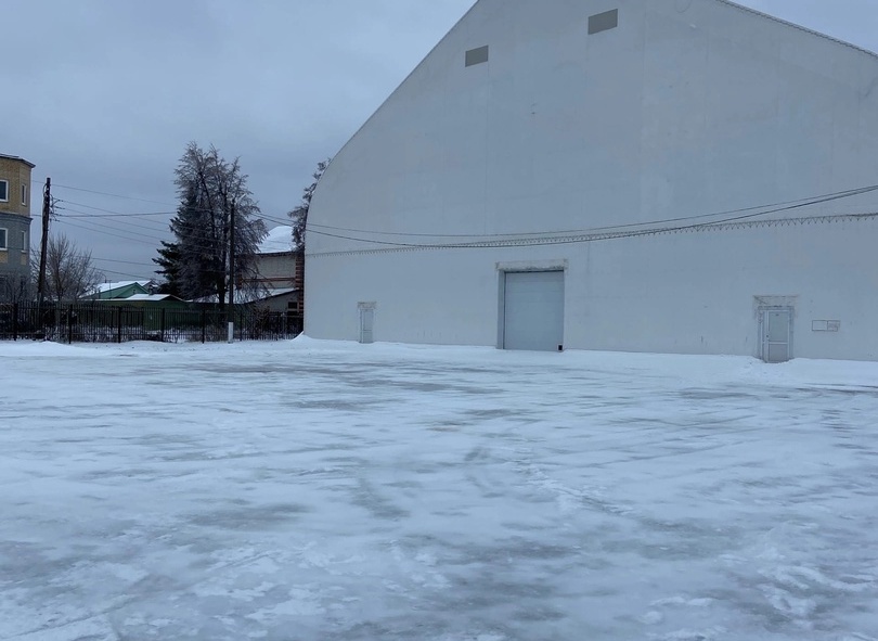 На Бору заливают каток