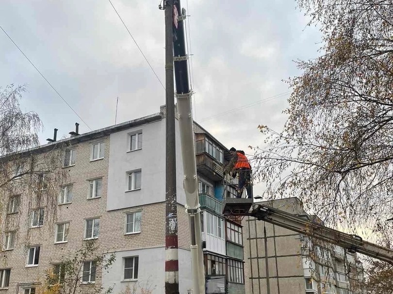 На Бору устраняют аварийные опоры
