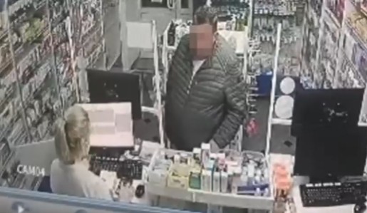 Джентльмен в борской аптеке прикарманил чужое