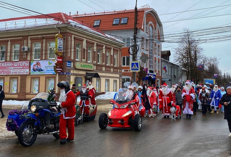 Фестиваль Дедов Морозов прошел 3 января на Бору