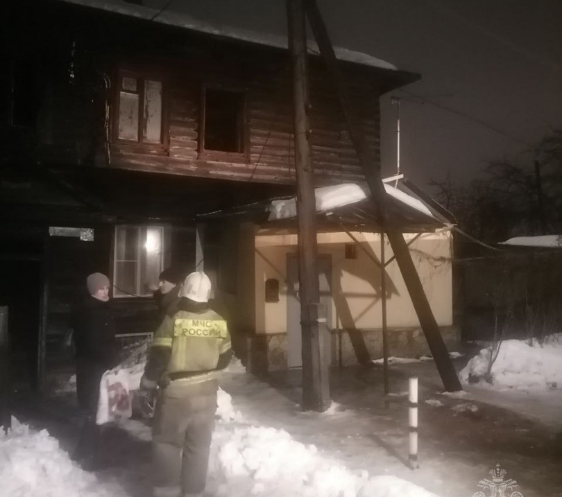 Пожар повредил две квартиры в Неклюдово