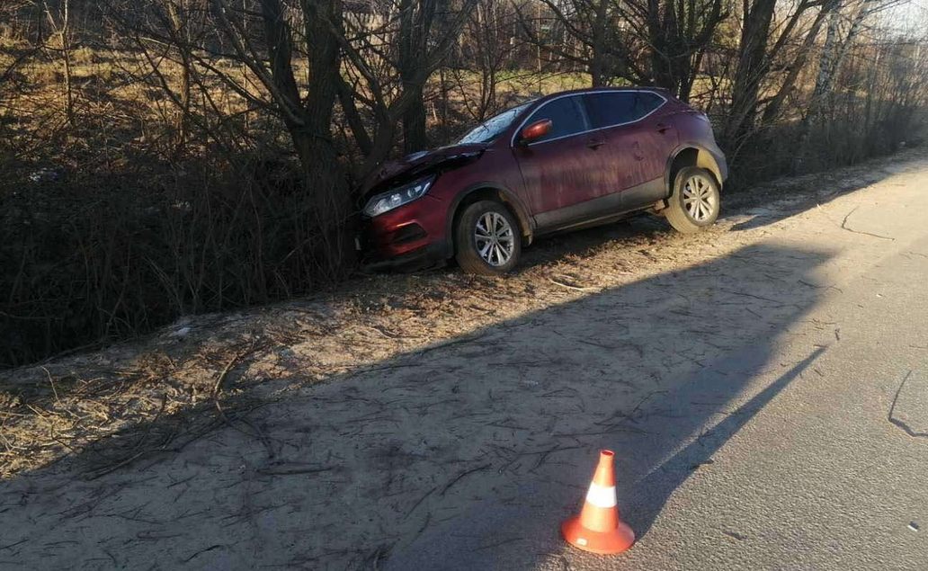 Пьяный водитель улетел в кювет на борской дороге