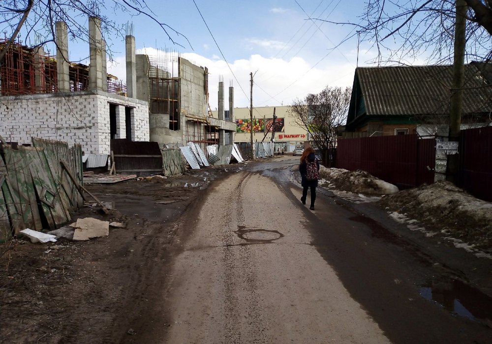 На стройке нового ТЦ в центре Бора насмерть придавило рабочего