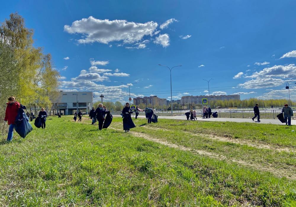 На Бору прошёл общегородской субботник