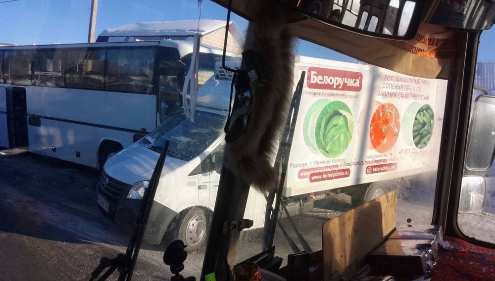 Перевозивший группу детей автобус попал в ДТП на Бору 8 января