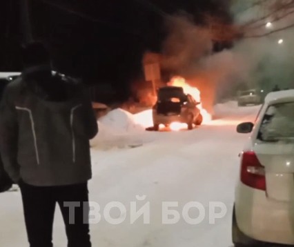 На Бору сгорел автомобиль