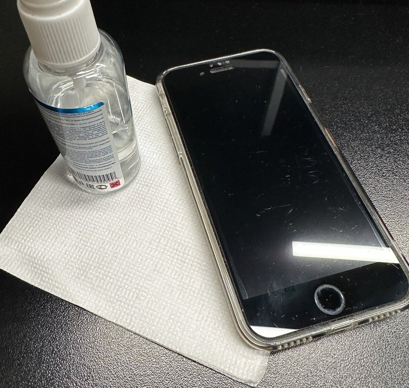 Борчанам порекомендовали обтирать смартфоны антисептиком