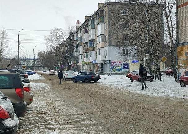 Более 30 придомовых территорий на Бору проверили сотрудники Госжилинспекции