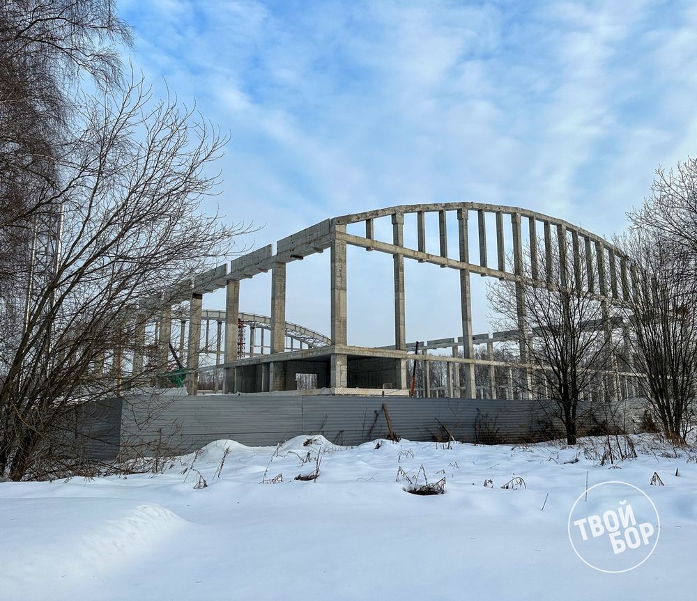 Крытый футбольный манеж на Бору обещают ввести в эксплуатацию уже в этом году