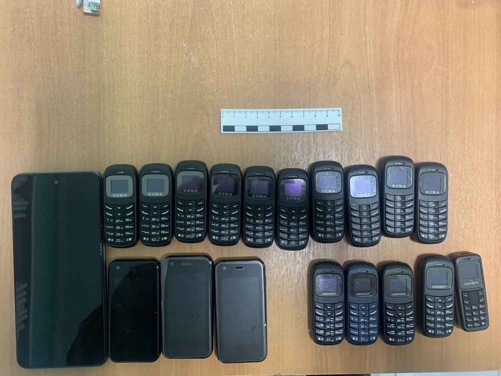 Запрещённые предметы 2 борчан пытались пронести в ИК-11