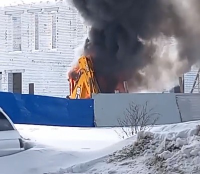 На Бору сгорел экскаватор