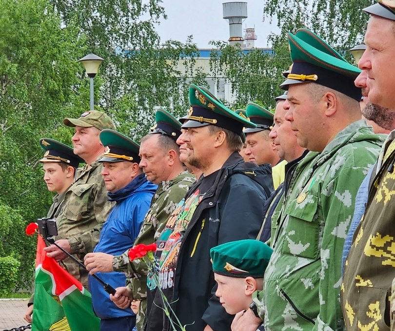 Борские пограничники отметили свой праздник, собравшись на торжественное построение