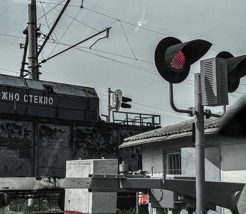 Поезд сбил мужчину на Бору