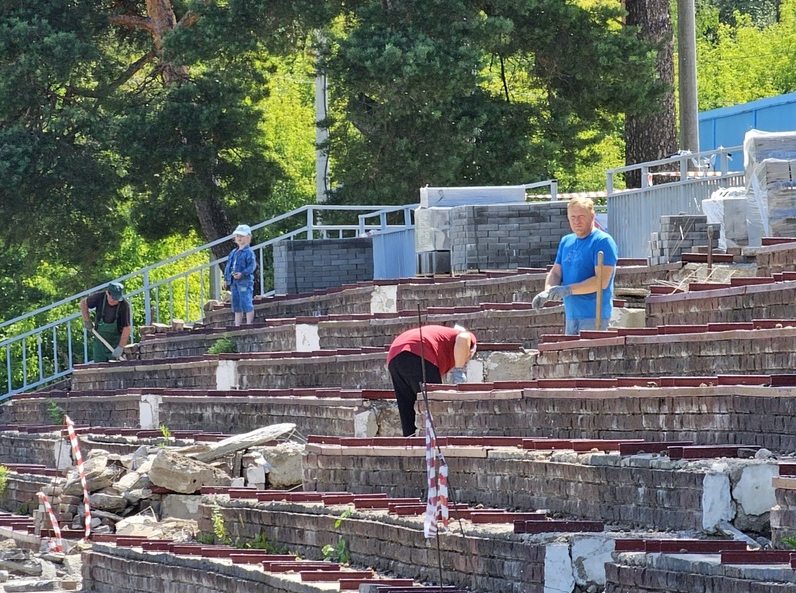На "Кварце" начались работы по обновлению трибун