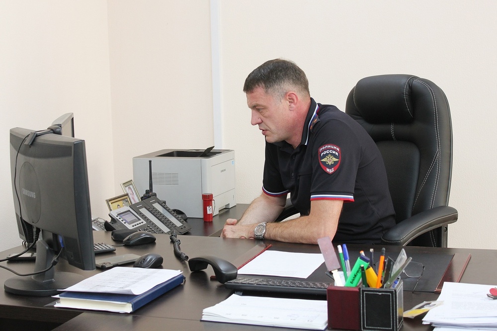 Начальник борского отдела МВД провел телефонную линию по вопросам противодействия мошенничеству