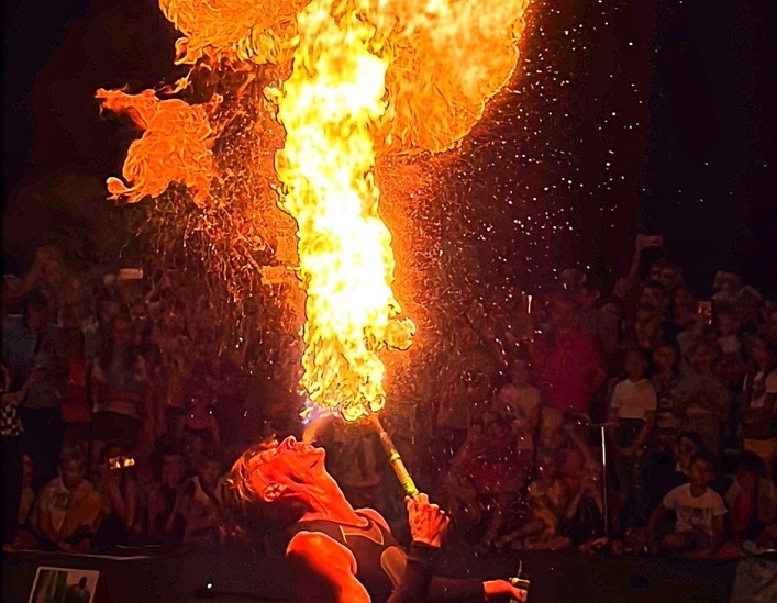 Фаерщик порадовал борчан