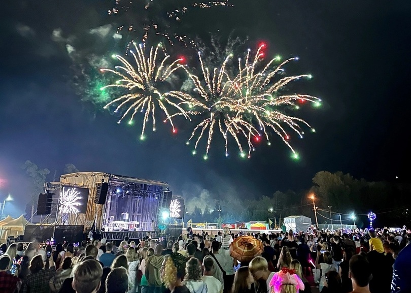 Салют в День города и День строителя