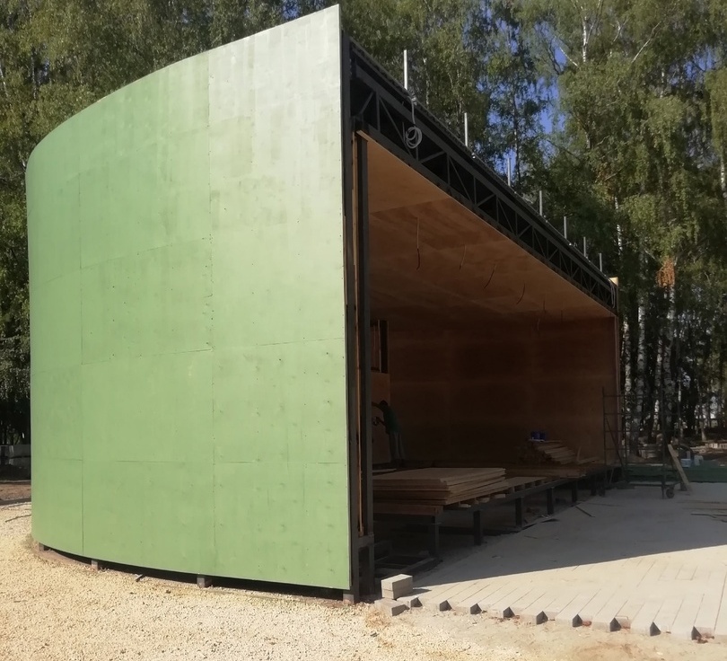 В городском парке идёт монтаж сцены