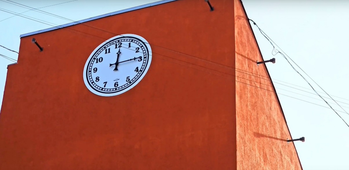 Над Бором раздался бой курантов