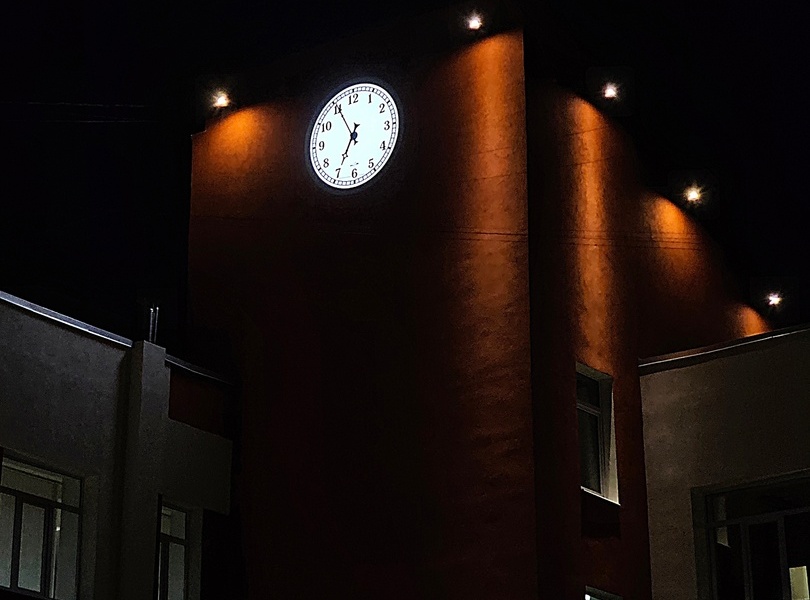 На Бору установили первые городские часы