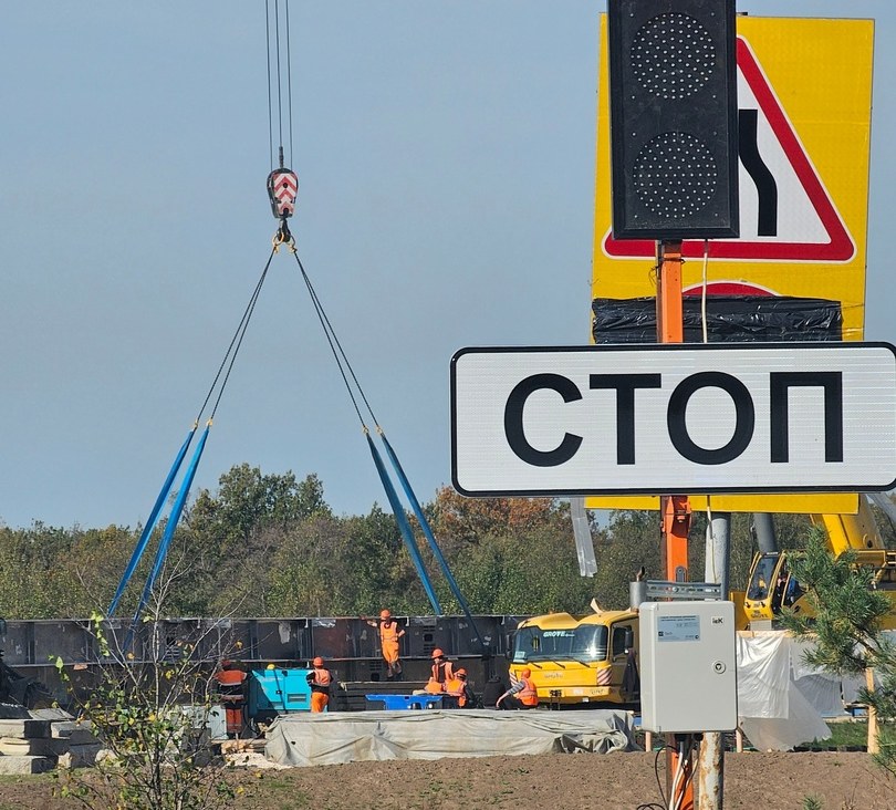 Первый в России алюминиевый мост продолжают строить на Бору
