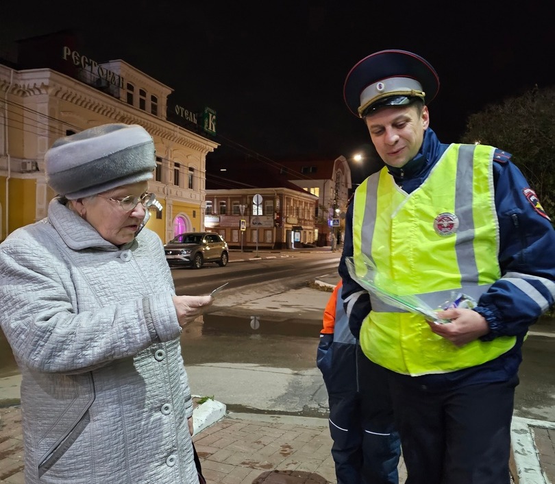 Сотрудники Борского отдела ГИБДД обращаются к пешеходам
