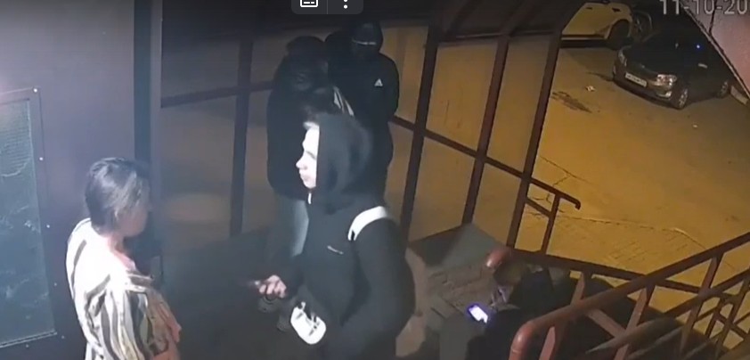 На Бору подросток достал нож и угрожал им женщине