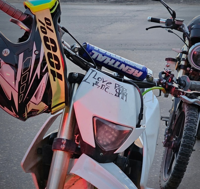 Двое на питбайке докатились до больницы