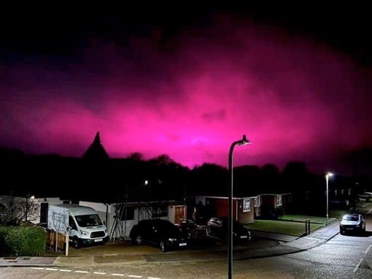 Не Бор, но очень похожая история со свечением в небе