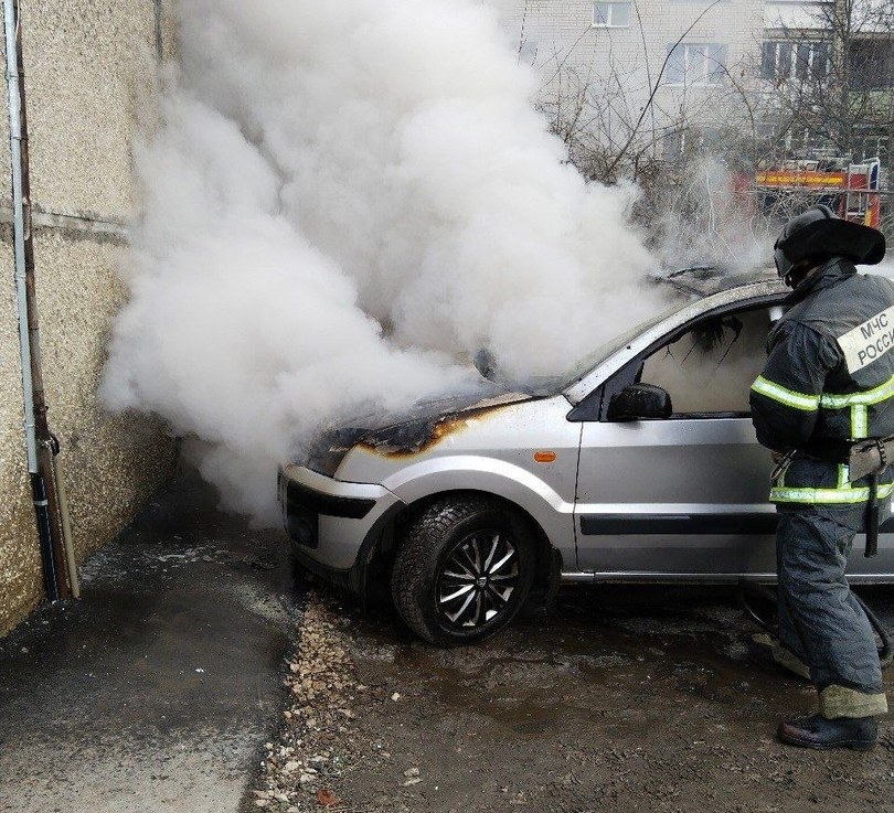 На Бору сгорел автомобиль