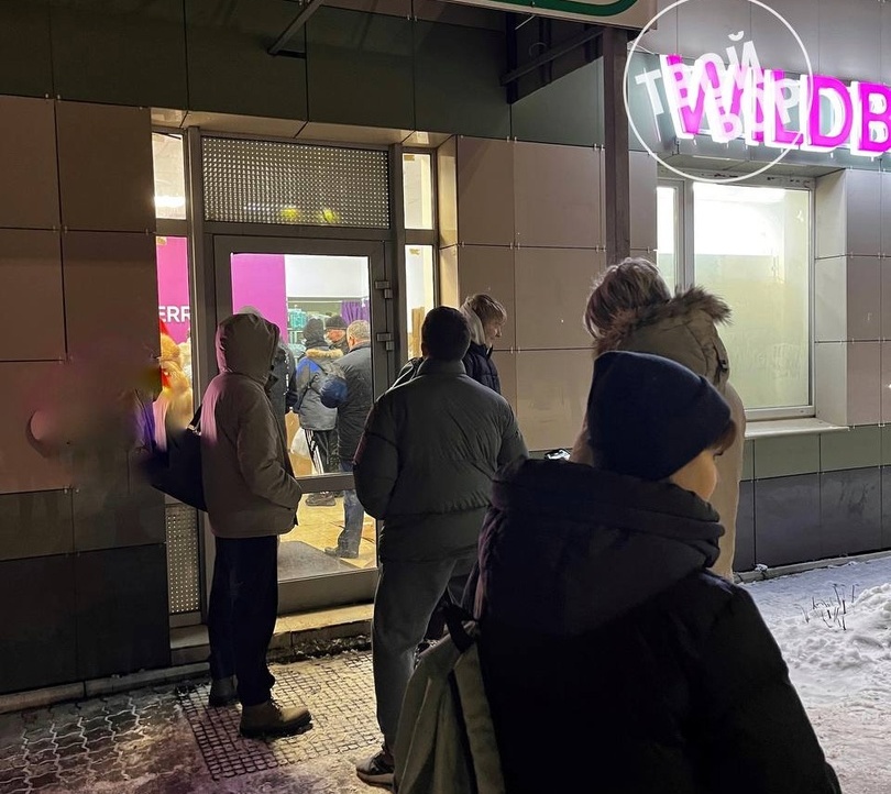 Очереди в пункты выдачи на Бору