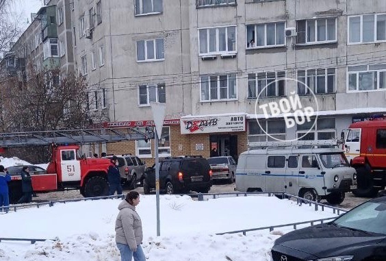 Женщина закидала коктейлями Молотова отделение Сбербанка на Бору