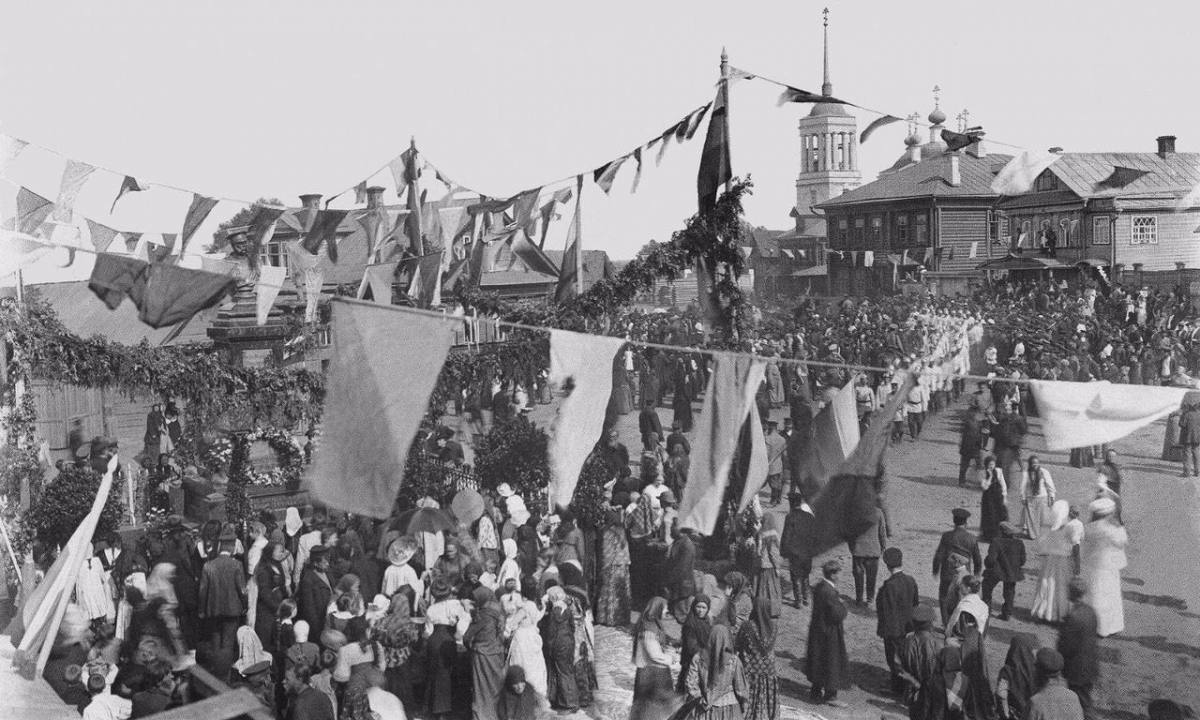 А знаете ли вы, что на рыночной площади на Бору стоял памятник Александру II?