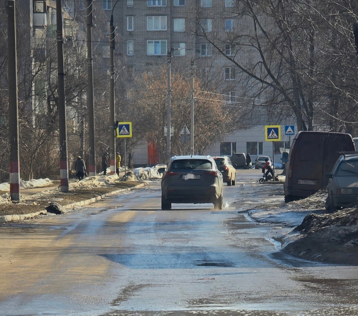 Снег тает вместе с асфальтом на Бору — новости города Бор