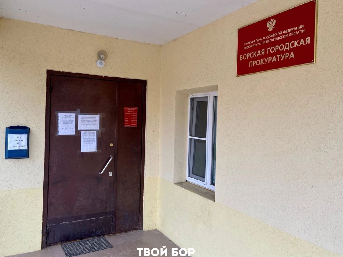 Трехлетний мальчик упал с балкона третьего этажа на Бору