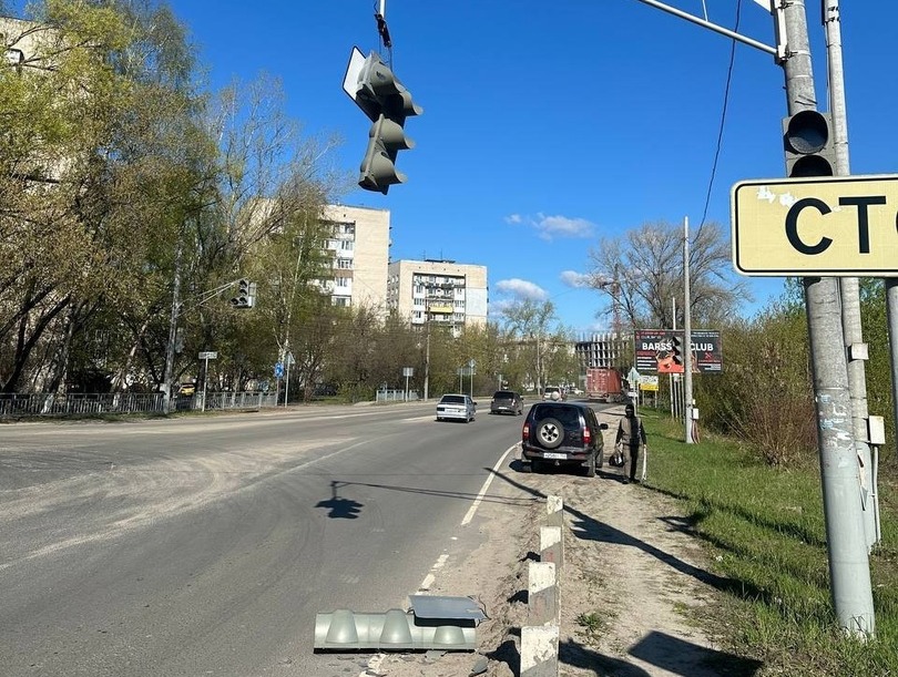 Борский уникум врезался в светофор на вокзале