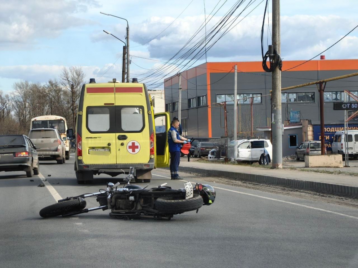 На Стеклозаводском шоссе ДТП с мотоциклом