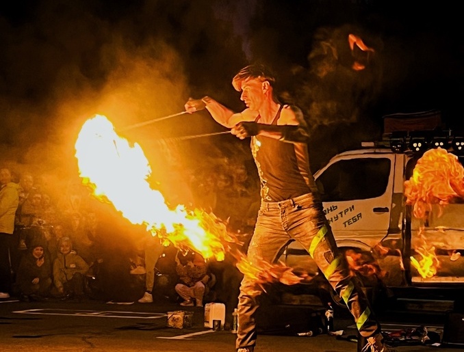 На Бору состоялось огненное шоу