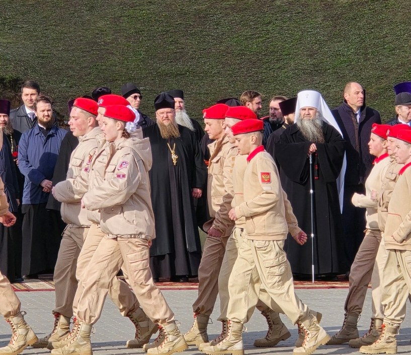 На площади Георгия Победоносца прошел парад "Юнармии"