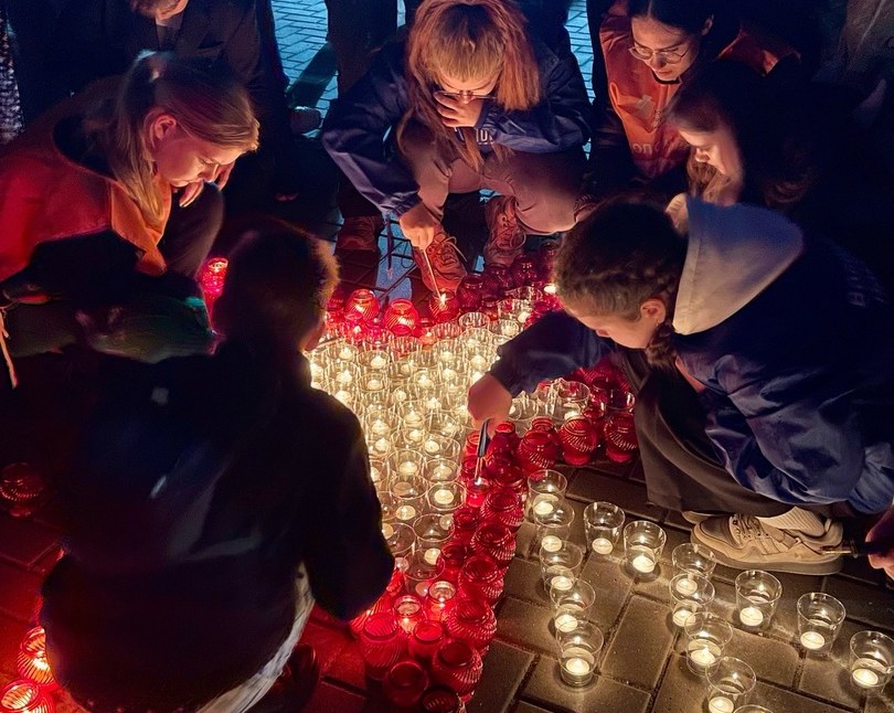 Несколько сотен борчан собрались у Вечного огня, чтобы вспомнить