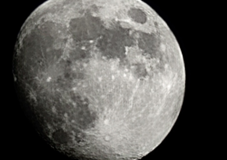 Суперлуние можно будет увидеть на Бору