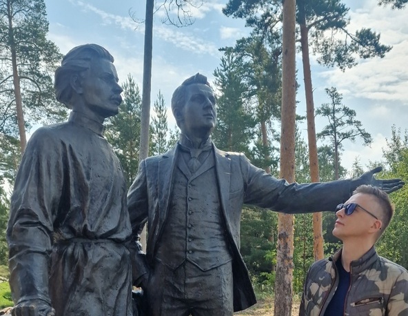 Российский певец поздравил борчан