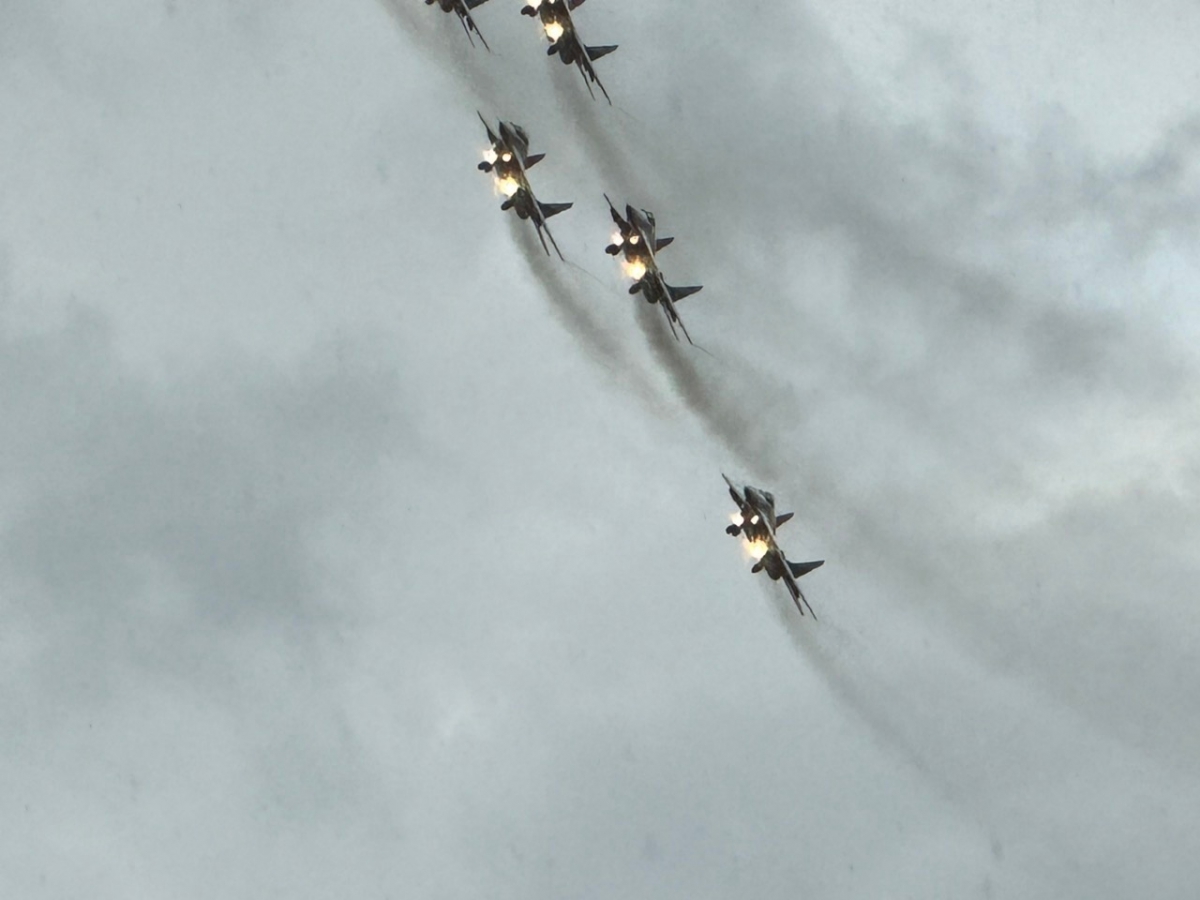 Пилотажная группа "Стрижи" покорила сердца борчан