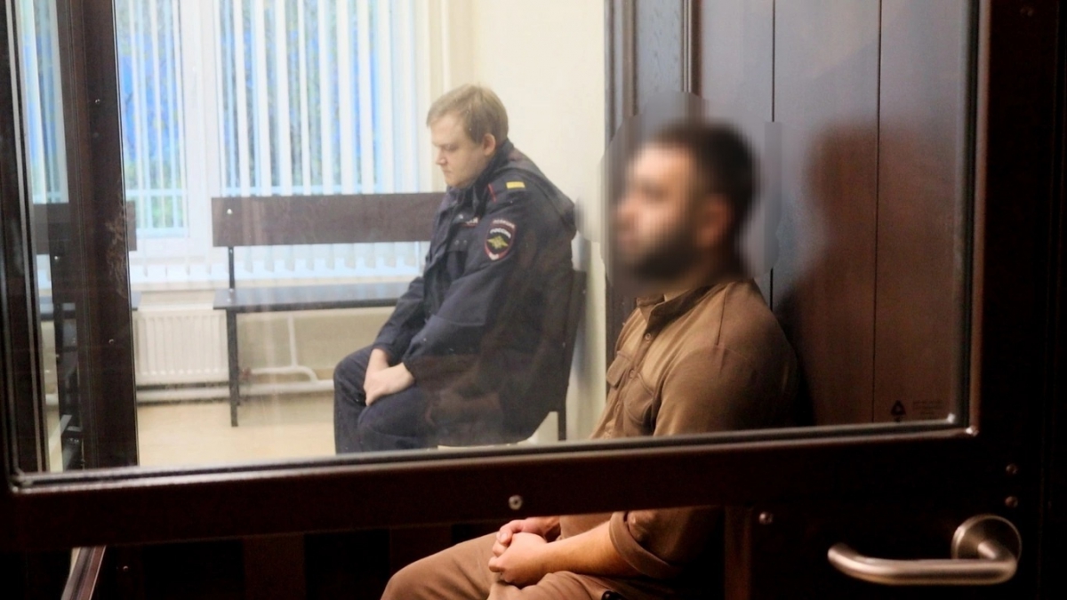 Обвиняемым в покушении на массовое убийство продлили заключение под стражей