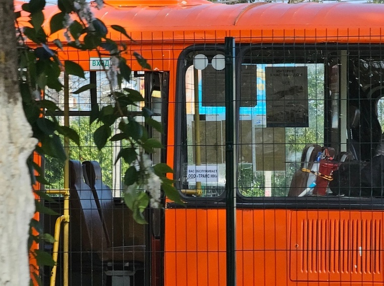 На одном из маршрутов общественного транспорта на Бору выявили нарушения