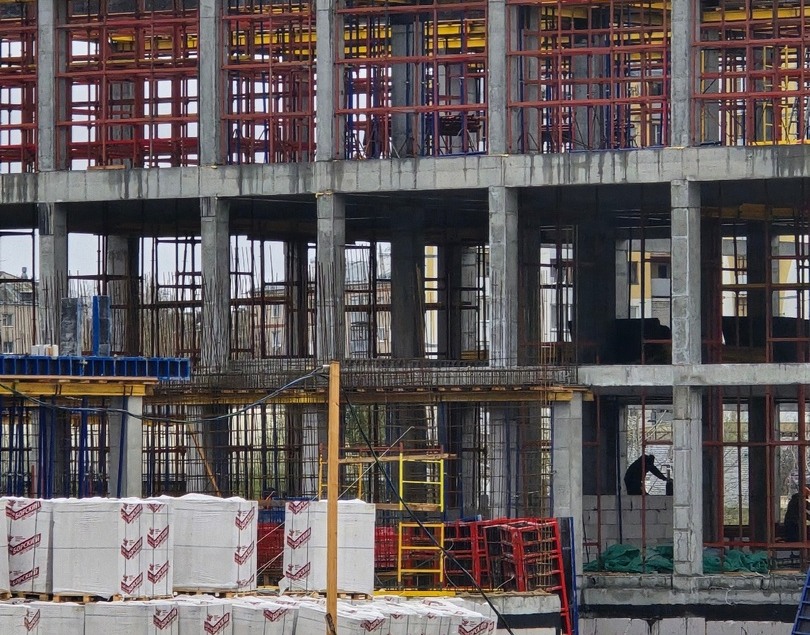 Как проходит строительство новой школы на Бору