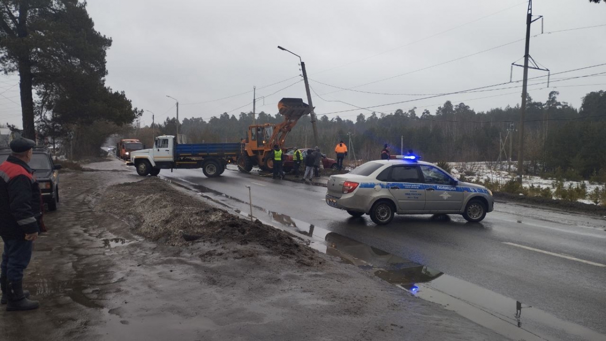 У Кварца устраняют последствия ДТП